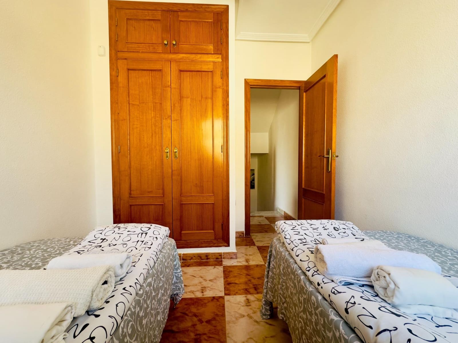 Chalet de 2 habitaciones en Orihuela Costa en venta con piscina - 240.000 € (Ref: 9432335)