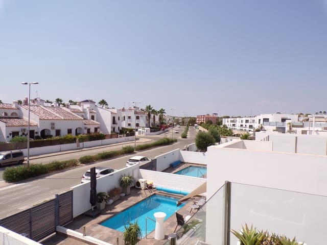 3 soveværelse Villa til salg i Villamartin, Orihuela med swimmingpool - € 450.000 (Ref: 9436761)