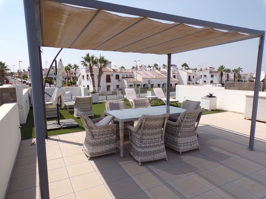 3 soveværelse Villa til salg i Villamartin med swimmingpool - € 450.000 (Ref: 9436761)