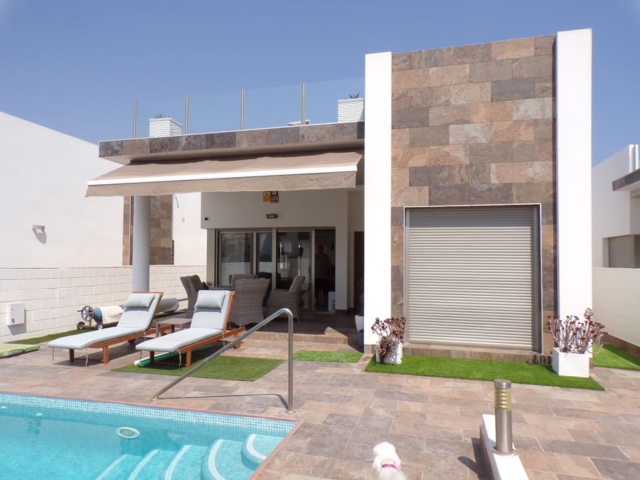 3 soveværelse Villa til salg i Villamartin med swimmingpool - € 450.000 (Ref: 9436761)