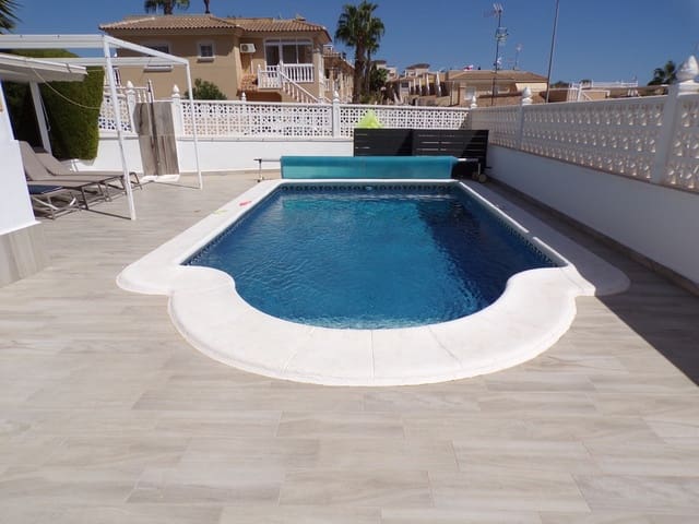 6 soveværelse Villa til salg i Villamartin, Orihuela med swimmingpool - € 595.000 (Ref: 9436762)