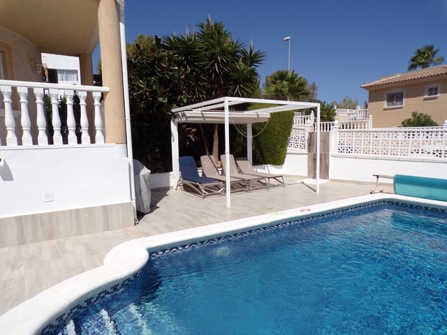 6 soveværelse Villa til salg i Villamartin, Orihuela med swimmingpool - € 595.000 (Ref: 9436762)