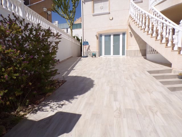 6 soveværelse Villa til salg i Villamartin, Orihuela med swimmingpool - € 595.000 (Ref: 9436762)