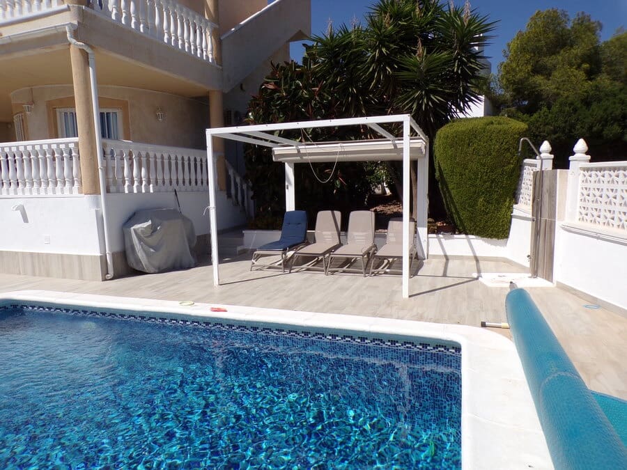 6 bedroom Villa for sale in Villamartin with pool - € 595,000 (Ref: 9436762)