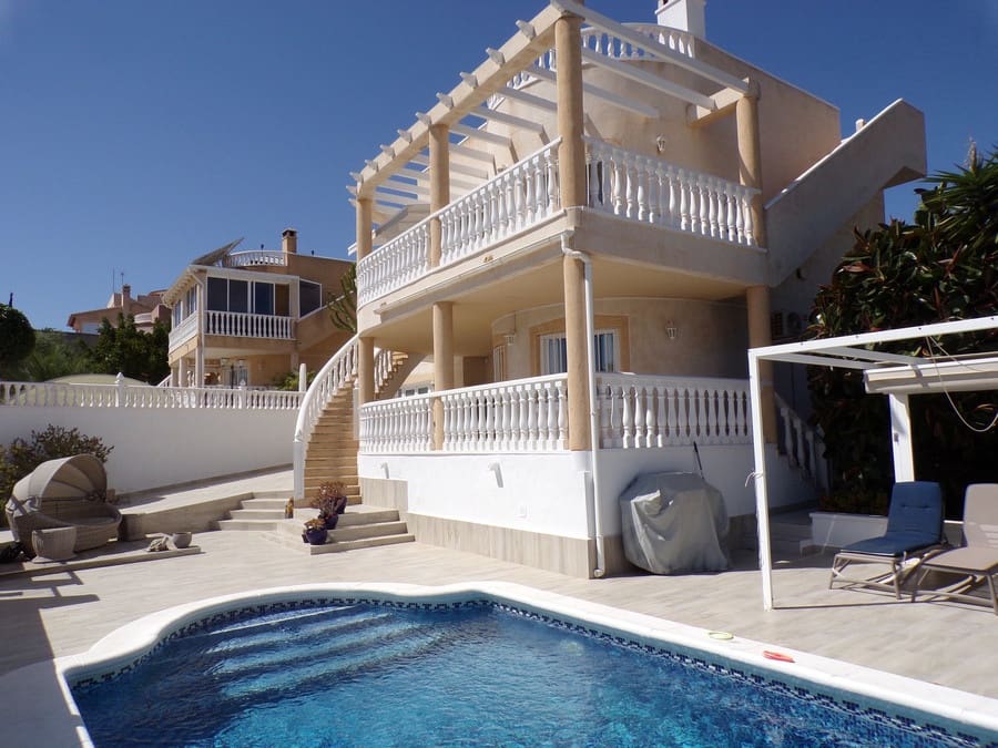 6 bedroom Villa for sale in Villamartin with pool - € 595,000 (Ref: 9436762)
