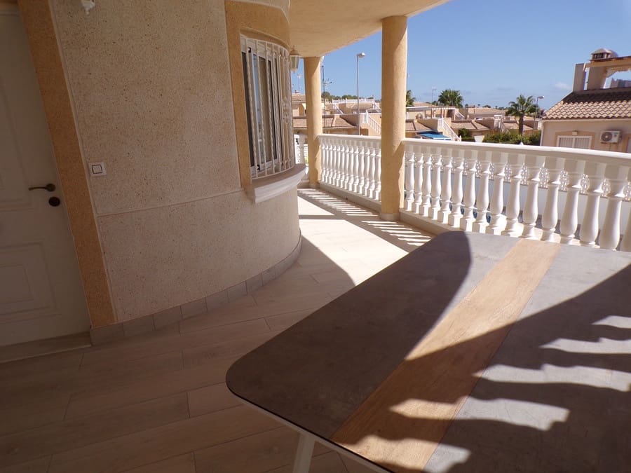 6 bedroom Villa for sale in Villamartin with pool - € 595,000 (Ref: 9436762)