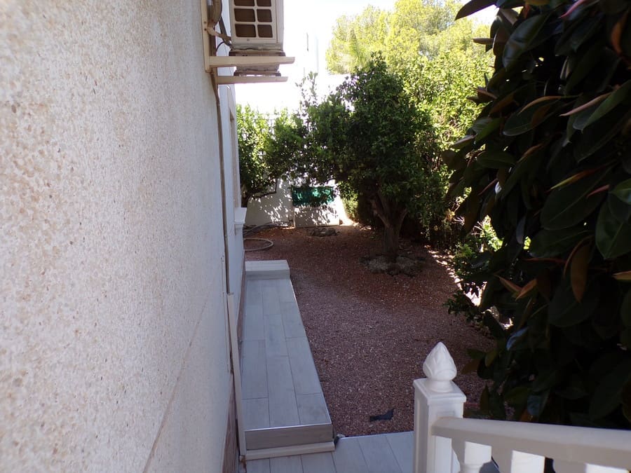 6 bedroom Villa for sale in Villamartin with pool - € 595,000 (Ref: 9436762)