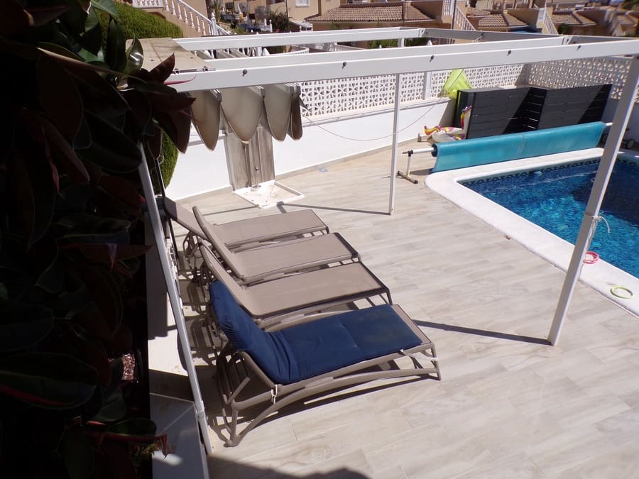 6 bedroom Villa for sale in Villamartin with pool - € 595,000 (Ref: 9436762)