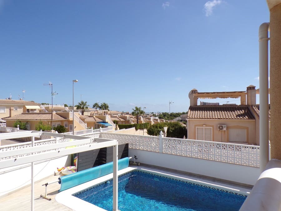 6 bedroom Villa for sale in Villamartin with pool - € 595,000 (Ref: 9436762)