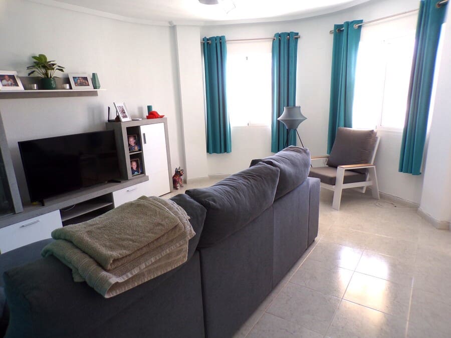 6 bedroom Villa for sale in Villamartin with pool - € 595,000 (Ref: 9436762)