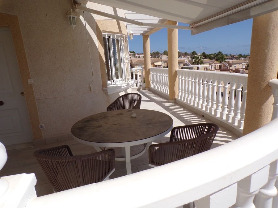 6 bedroom Villa for sale in Villamartin with pool - € 595,000 (Ref: 9436762)