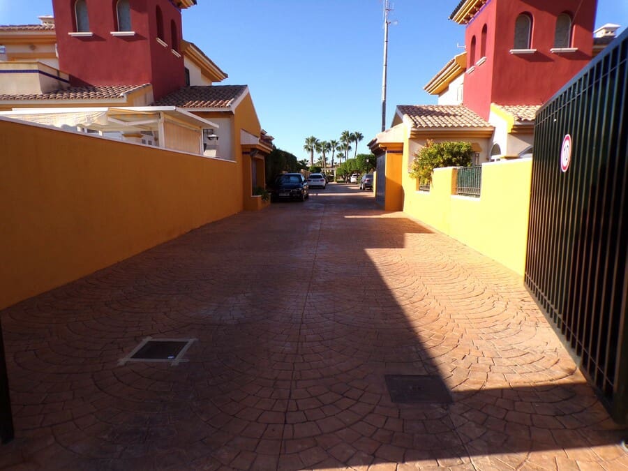 3 soverom Villa til salgs i Cabo Roig med svømmebasseng garasje - € 349 995 (Ref: 9436763)