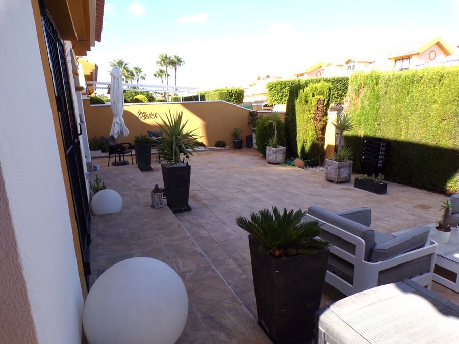 3 soverom Villa til salgs i Cabo Roig med svømmebasseng garasje - € 349 995 (Ref: 9436763)