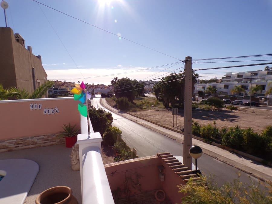 3 soveværelse Villa til salg i Villamartin med swimmingpool - € 320.000 (Ref: 9436767)