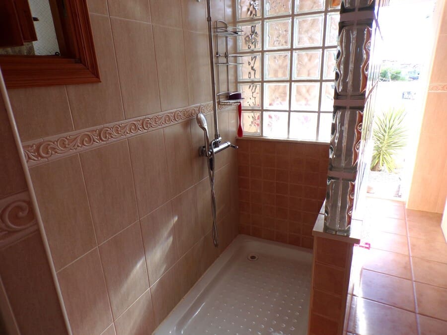 3 soveværelse Villa til salg i Villamartin med swimmingpool - € 320.000 (Ref: 9436767)