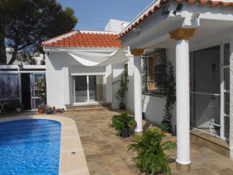 3 bedroom Villa for sale in Villamartin with pool - € 375,000 (Ref: 9436773)