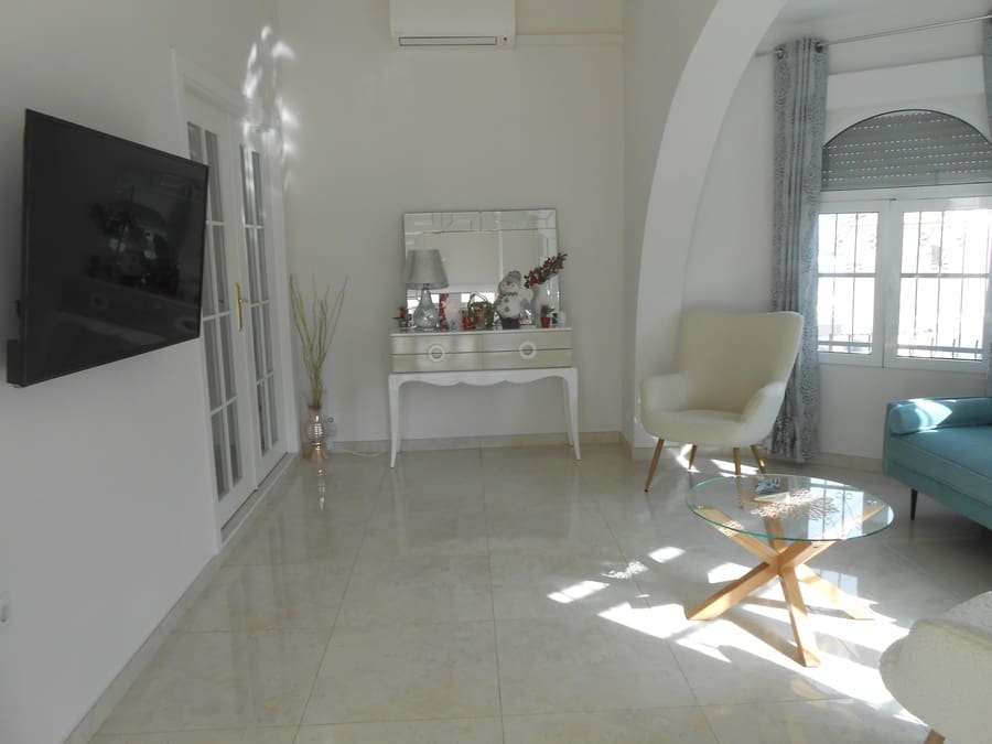 3 bedroom Villa for sale in Villamartin with pool - € 375,000 (Ref: 9436773)