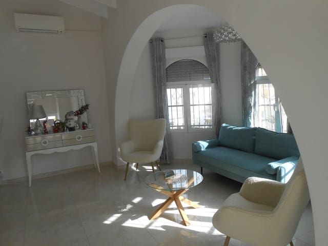 3 bedroom Villa for sale in Villamartin, Orihuela with pool - € 375,000 (Ref: 9436773)