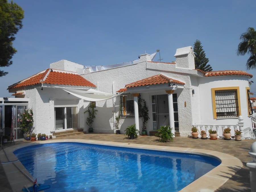 3 bedroom Villa for sale in Villamartin with pool - € 375,000 (Ref: 9436773)