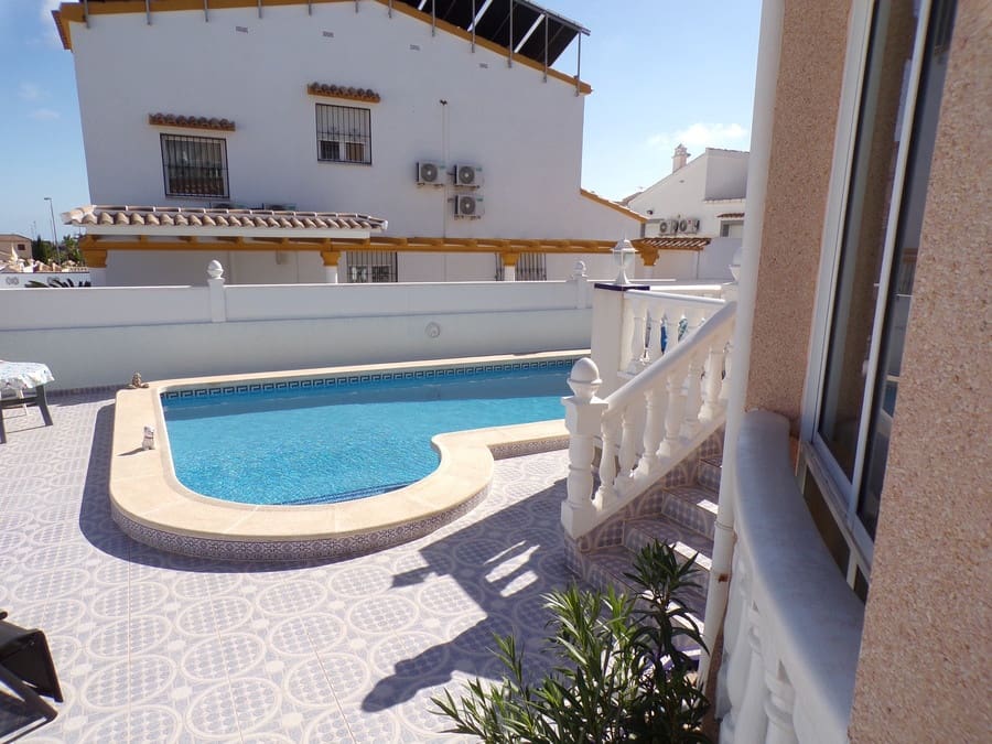 3 soveværelse Villa til salg i Villamartin med swimmingpool garage - € 399.000 (Ref: 9436775)
