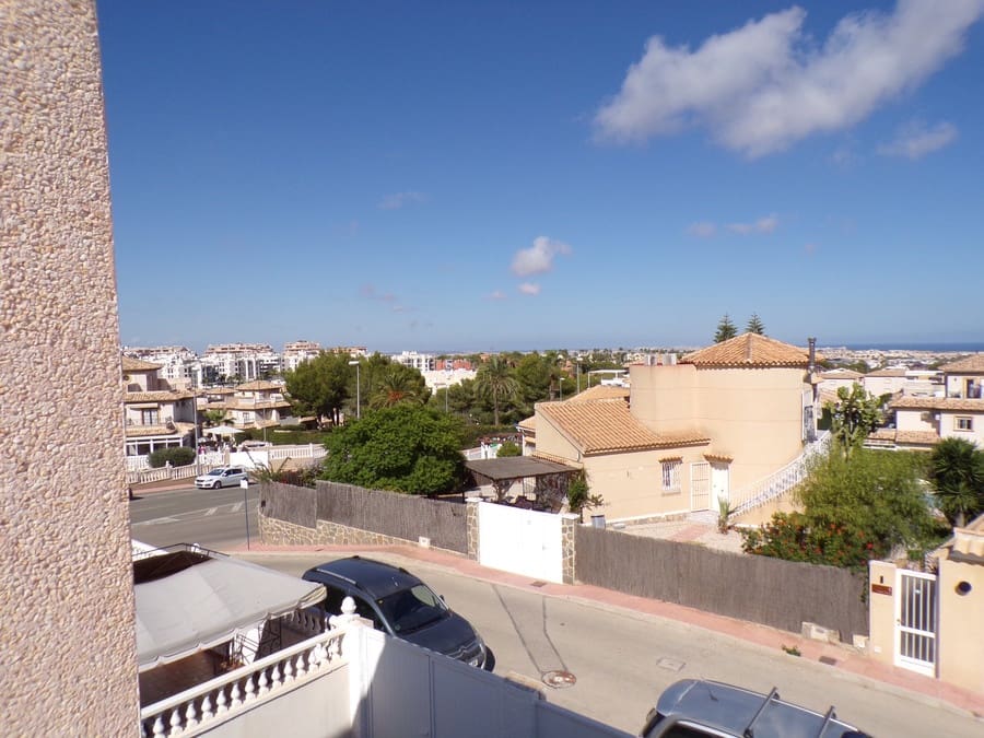 3 soveværelse Villa til salg i Villamartin med swimmingpool garage - € 399.000 (Ref: 9436775)