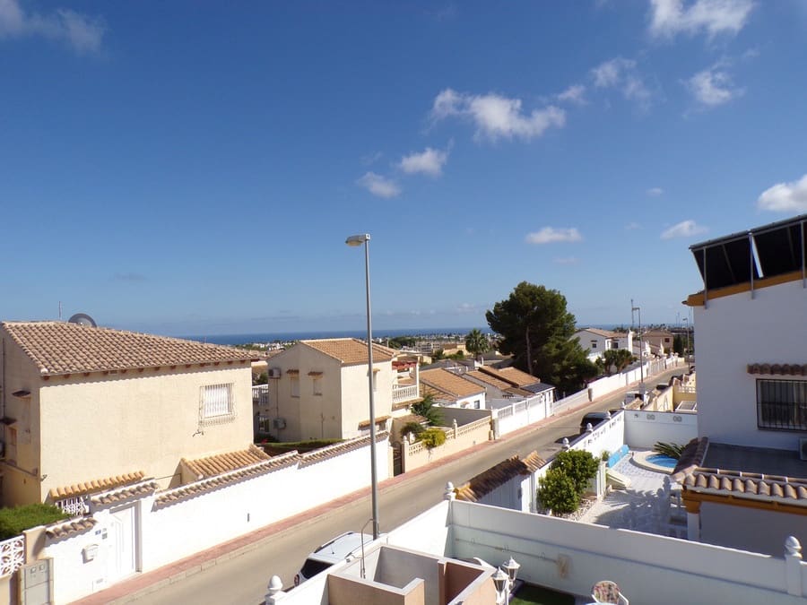 3 soveværelse Villa til salg i Villamartin med swimmingpool garage - € 399.000 (Ref: 9436775)