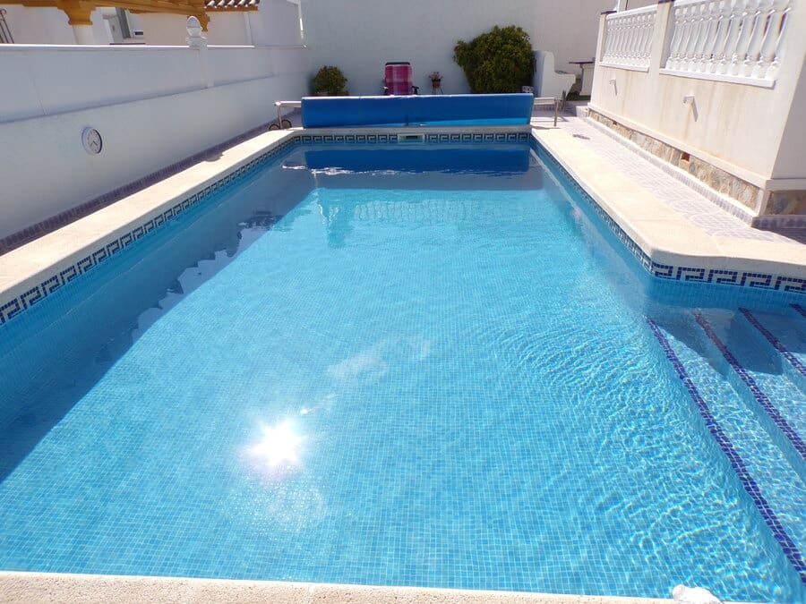 3 soveværelse Villa til salg i Villamartin med swimmingpool garage - € 399.000 (Ref: 9436775)