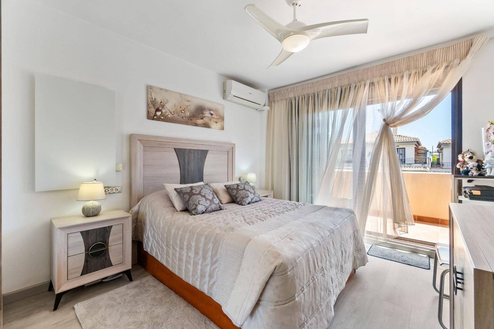 3 slaapkamer Huis te koop in Torrevieja met zwembad - € 319.000 (Ref: 9436784)