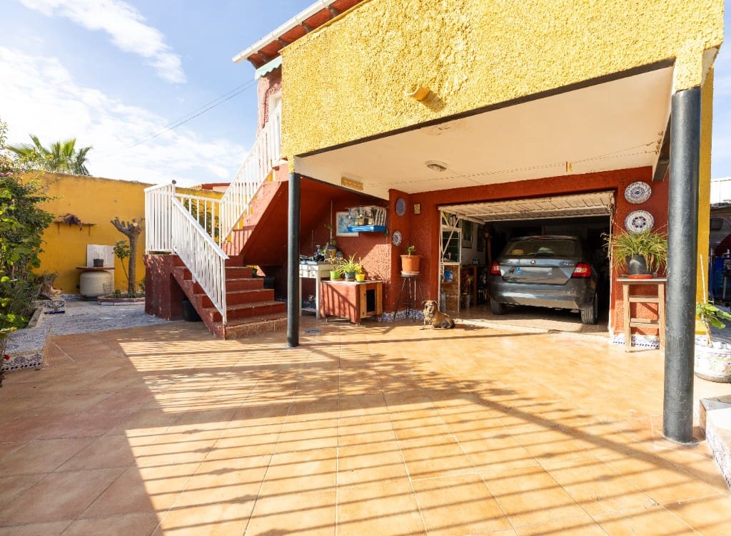 Chalet de 4 habitaciones en Orihuela Costa en venta con piscina garaje - 340.000 € (Ref: 9436786)