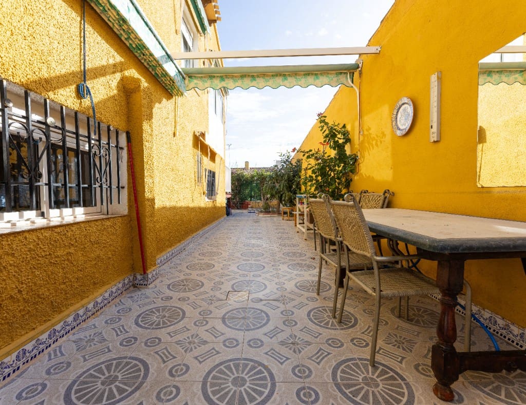 Chalet de 4 habitaciones en Orihuela Costa en venta con piscina garaje - 340.000 € (Ref: 9436786)