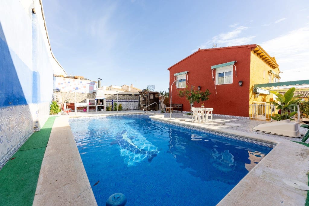 Chalet de 4 habitaciones en Orihuela Costa en venta con piscina garaje - 340.000 € (Ref: 9436786)