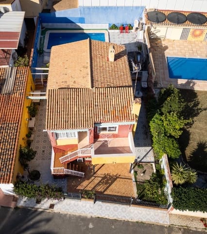 Chalet de 4 habitaciones en Orihuela Costa, Orihuela en venta con piscina garaje - 340.000 € (Ref: 9436786)