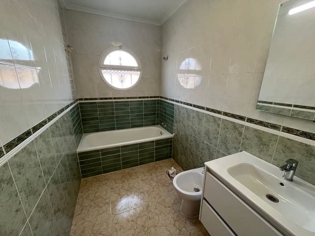 3 slaapkamer Huis te koop in Punta Prima, Orihuela met zwembad - € 210.000 (Ref: 9444571)