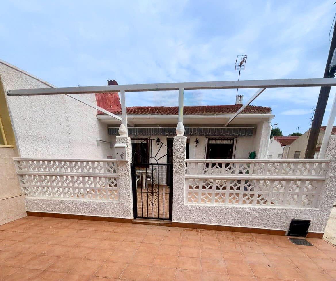 2 soverom Kjedet enebolig til salgs i Torrevieja med garasje - € 129 999 (Ref: 9456360)