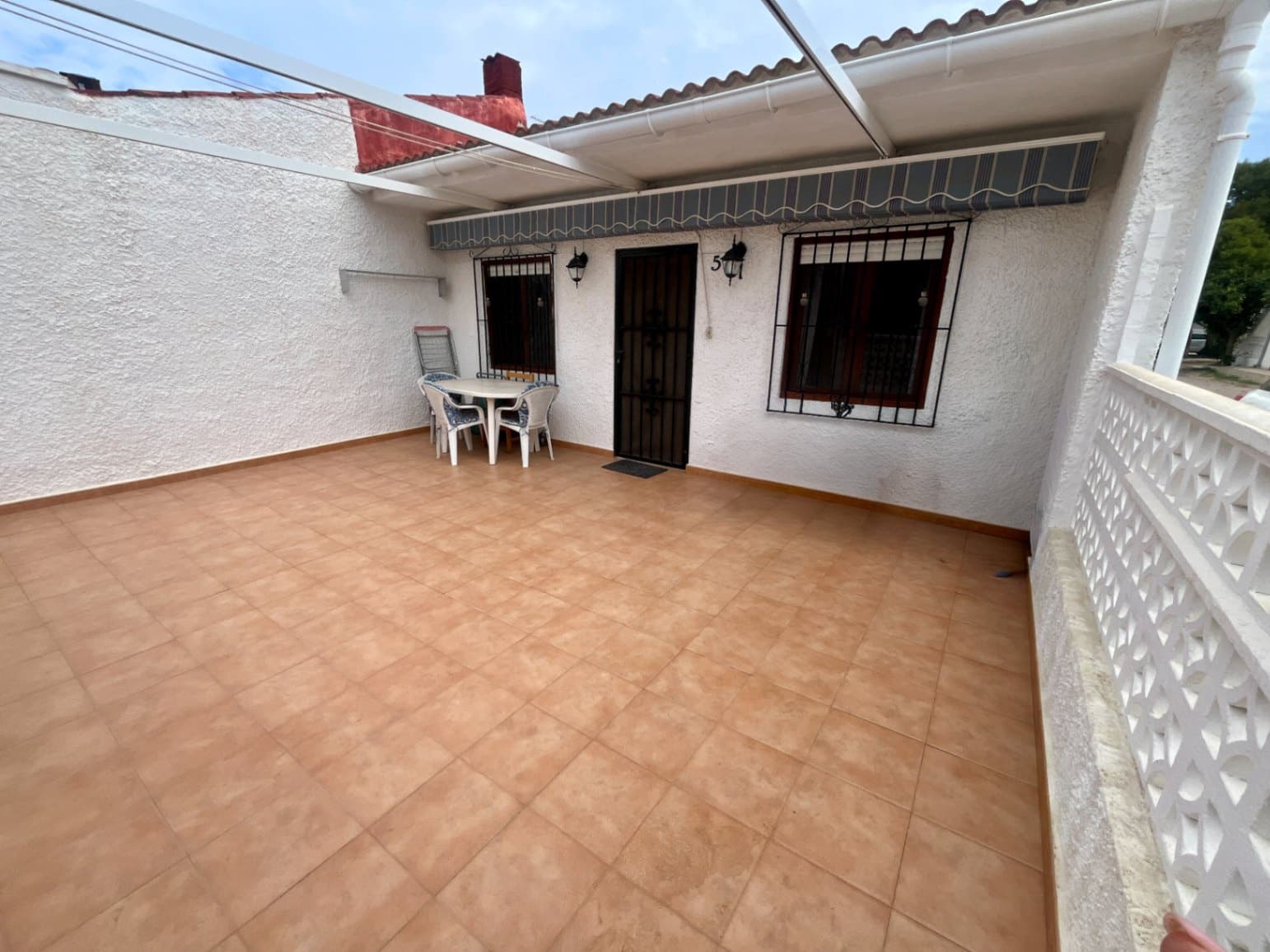2 soverom Kjedet enebolig til salgs i Torrevieja med garasje - € 129 999 (Ref: 9456360)