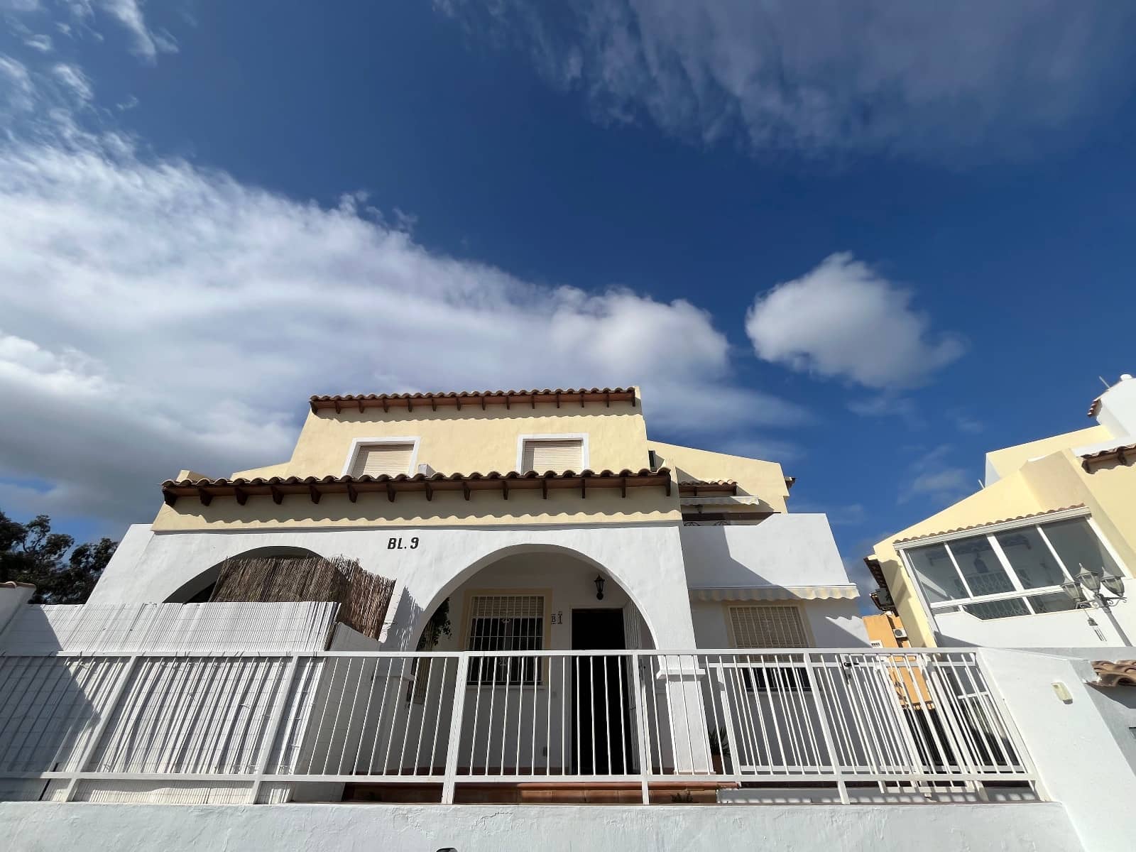 3 bedroom Townhouse for sale in Villamartin with pool - € 175,000 (Ref: 9481457)