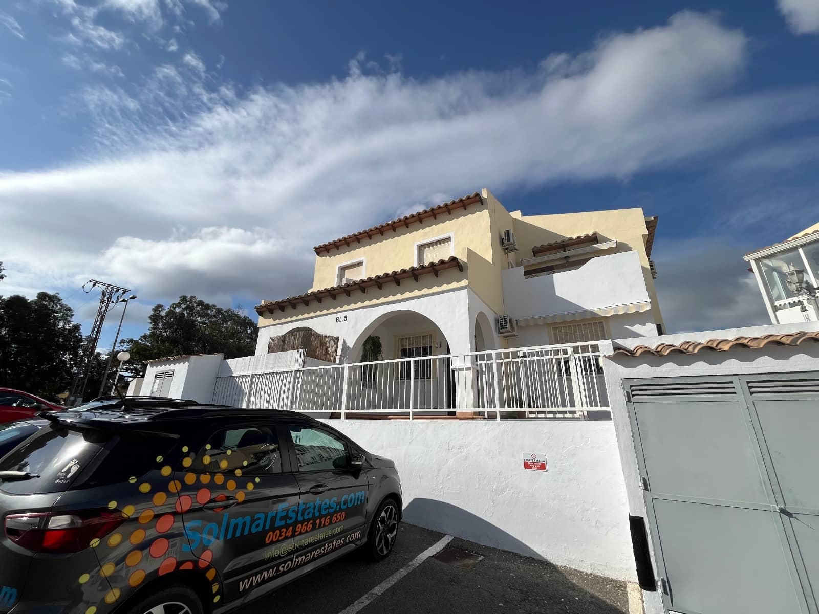 3 bedroom Townhouse for sale in Villamartin with pool - € 175,000 (Ref: 9481457)