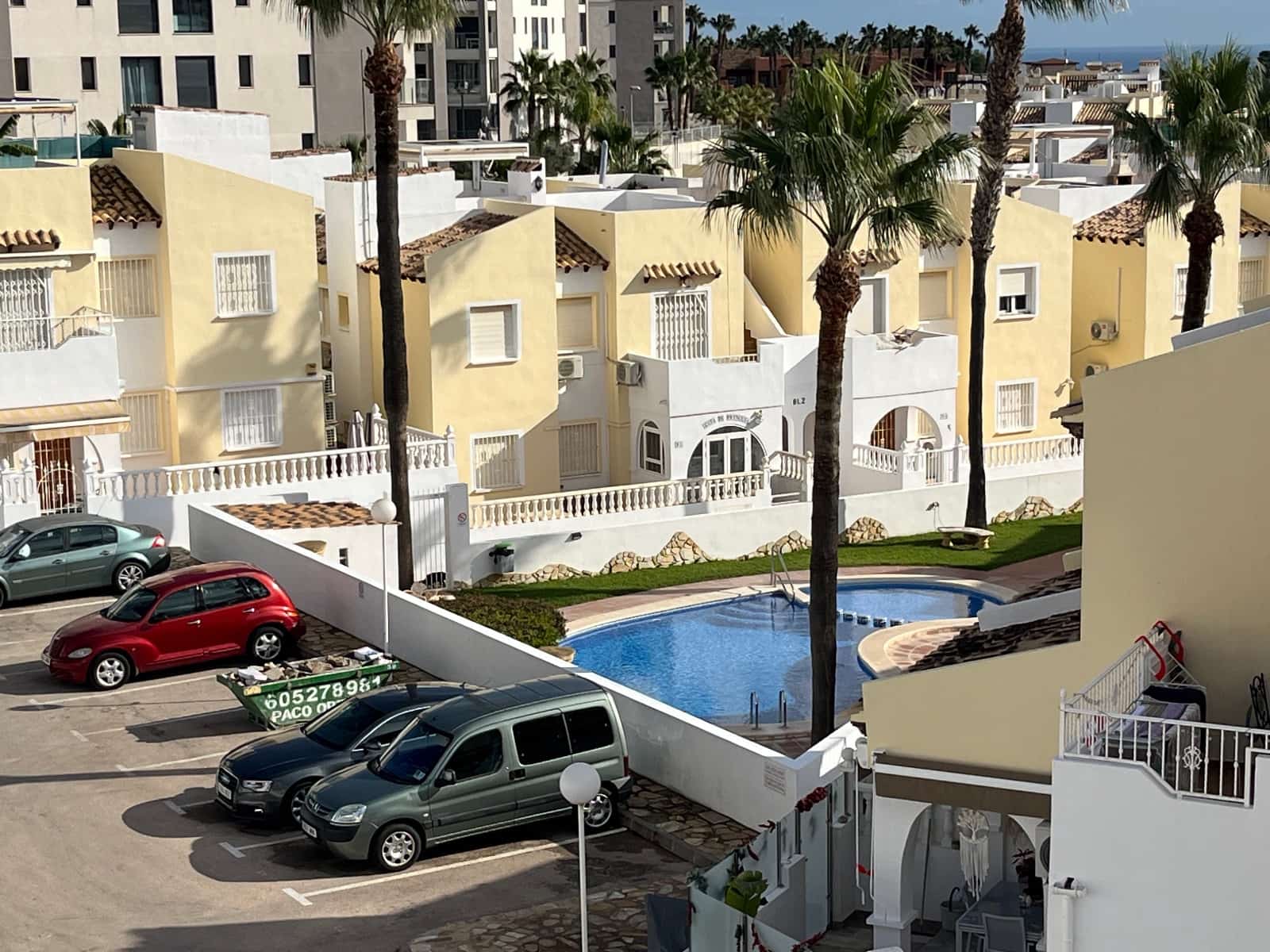 3 bedroom Townhouse for sale in Villamartin with pool - € 175,000 (Ref: 9481457)