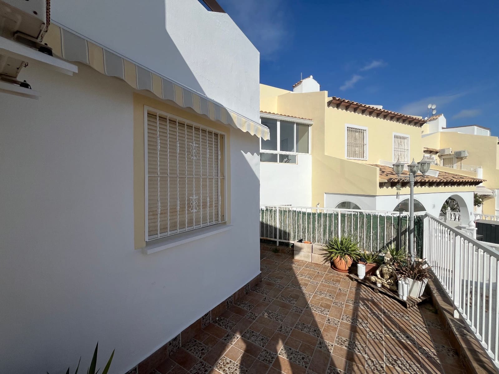 3 bedroom Townhouse for sale in Villamartin with pool - € 175,000 (Ref: 9481457)