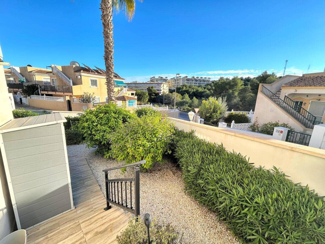 4 bedroom Townhouse for sale in Villamartin with pool garage - € 249,900 (Ref: 9499433)