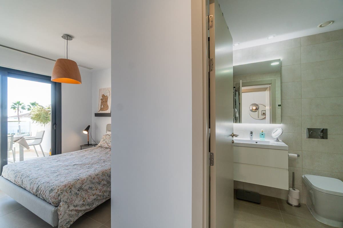 2 soverom Leilighet til salgs i Orihuela Costa med svømmebasseng - € 399 000 (Ref: 9499892)