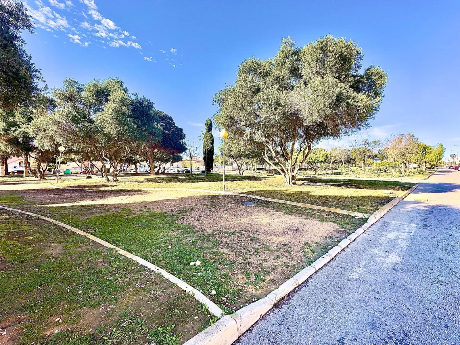 Bungalow de 2 habitaciones en Orihuela Costa en venta con piscina - 132.000 € (Ref: 9500153)