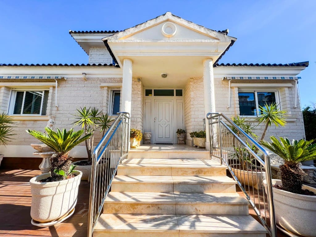 5 bedroom Villa for sale in La Mata with pool - € 1,170,000 (Ref: 9500412)