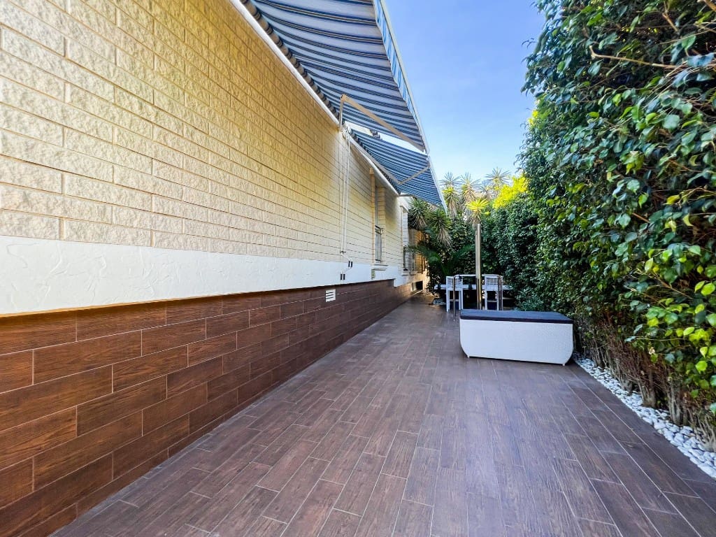 5 bedroom Villa for sale in La Mata with pool - € 1,170,000 (Ref: 9500412)