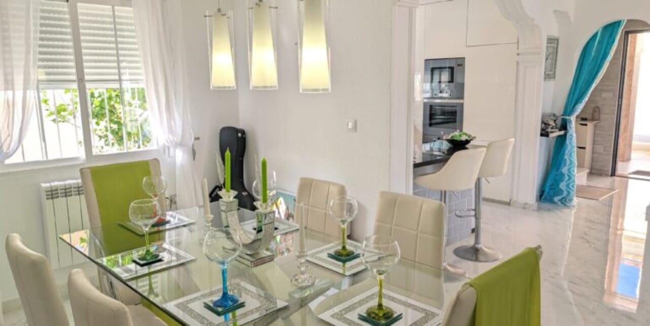 3 slaapkamer Villa te koop in Villamartin met zwembad - € 489.900 (Ref: 9500424)