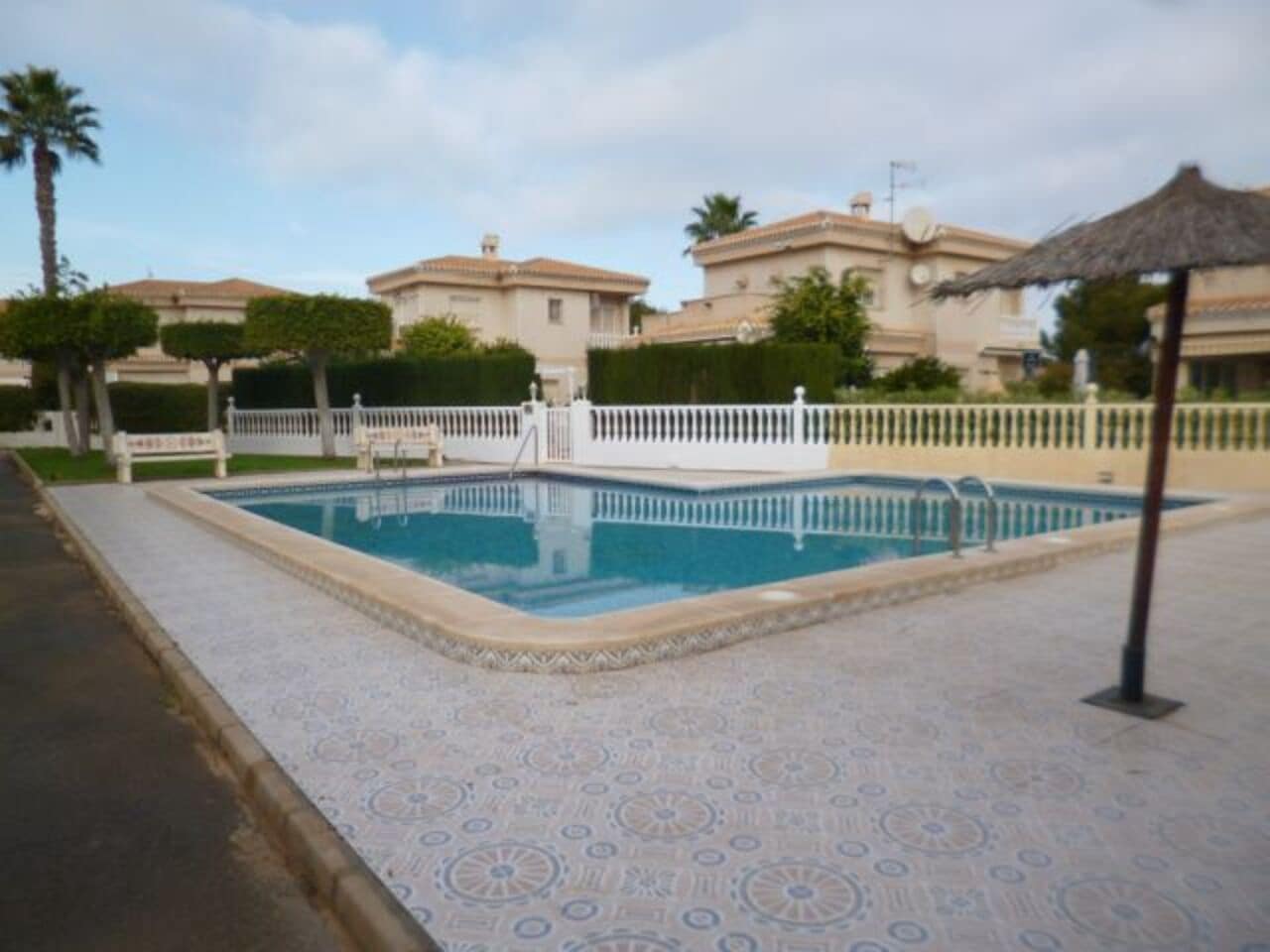 3 bedroom Villa for sale in Playa Flamenca with pool - € 389,000 (Ref: 9500427)