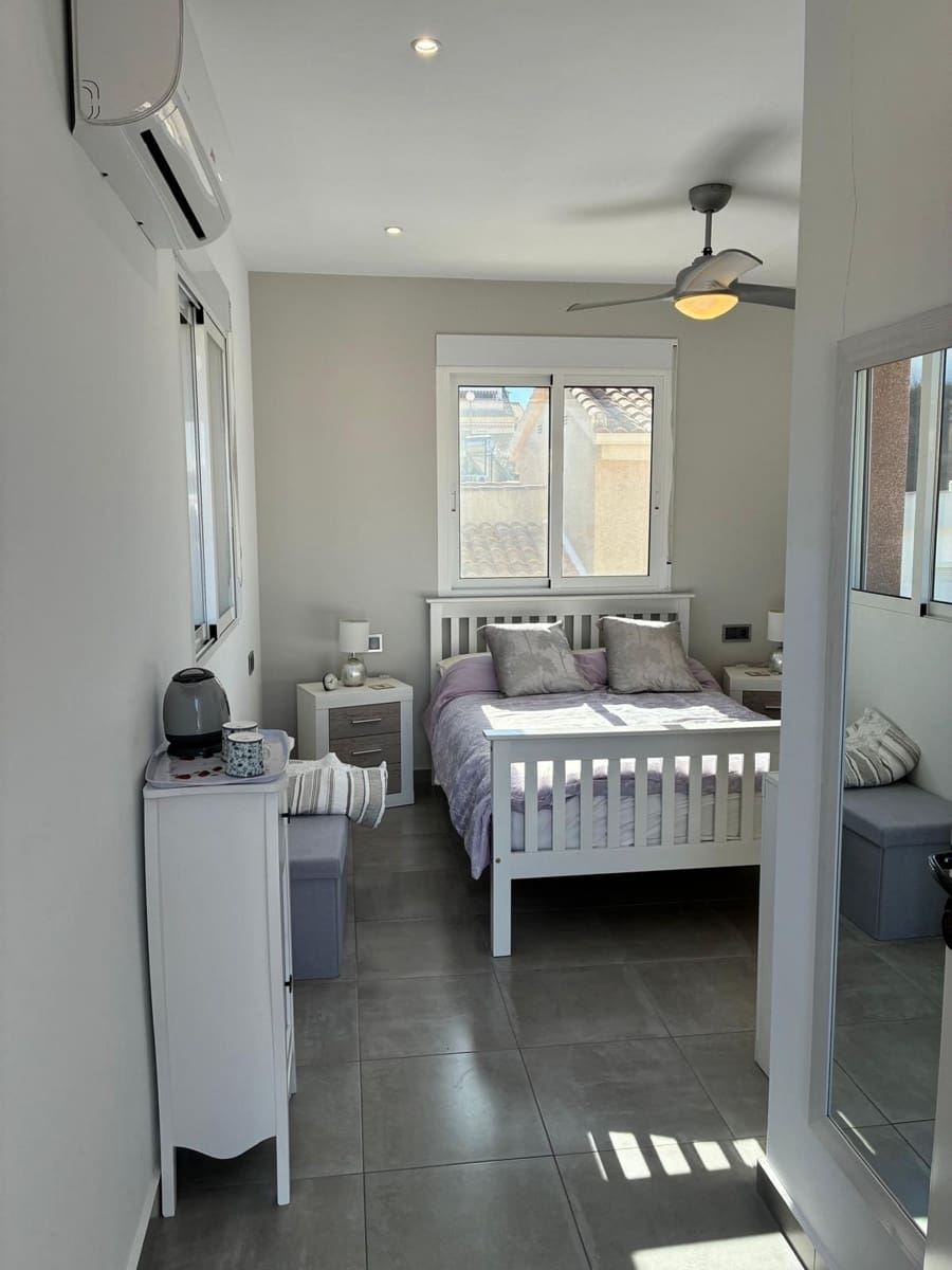 3 bedroom Villa for sale in Rojales with pool - € 298,500 (Ref: 9521854)