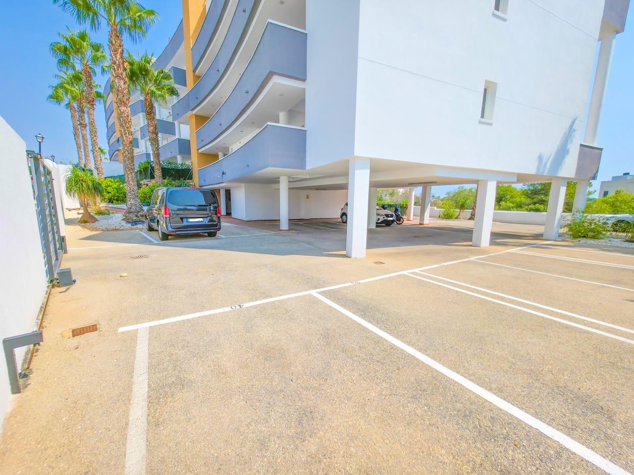 2 soverom Leilighet til salgs i Villamartin med svømmebasseng garasje - € 199 999 (Ref: 9523041)