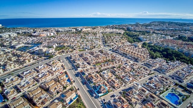 3 sypialnia Dom na sprzedaż w Playa Flamenca, Orihuela z basenem garażem - 269 000 € (Ref: 9544552)