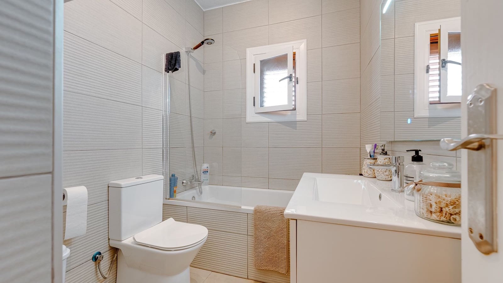 2 soveværelse Semi-Rækkehus til salg i Playa Flamenca med swimmingpool - € 199.900 (Ref: 9558385)